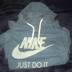 💙💙Blue Nike pullover.